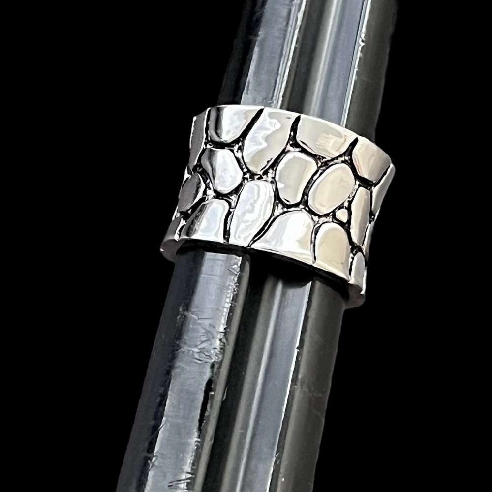 New Sterling silver Artisan made pebble detail ring Size 6